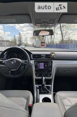 Седан Volkswagen Passat 2018 в Тернополе