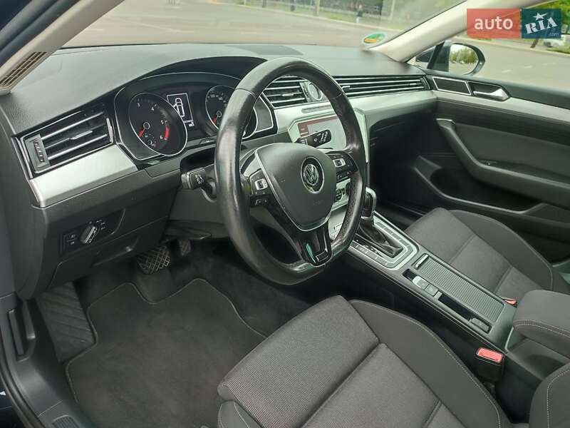 Универсал Volkswagen Passat 2017 в Киеве