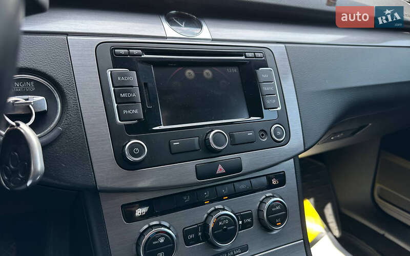 Седан Volkswagen Passat 2013 в Львове