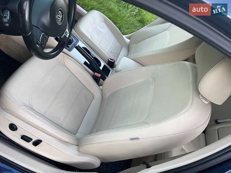 Седан Volkswagen Passat 2012 в Черкассах