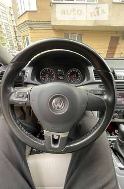 Седан Volkswagen Passat 2015 в Киеве