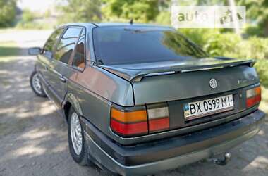Седан Volkswagen Passat 1989 в Славуті