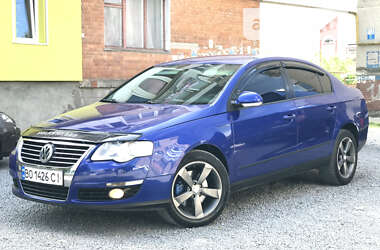 Седан Volkswagen Passat 2009 в Волочиську