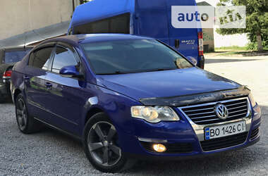 Седан Volkswagen Passat 2009 в Волочиську