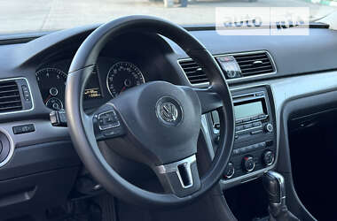 Седан Volkswagen Passat 2013 в Львове