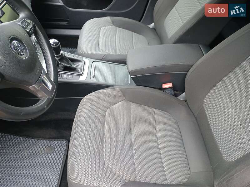 Универсал Volkswagen Passat 2013 в Коростене