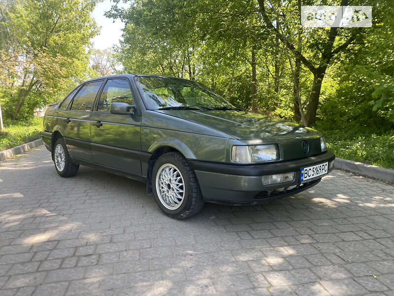 Седан Volkswagen Passat 1989 в Жидачові