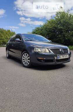 Седан Volkswagen Passat 2009 в Жовкві