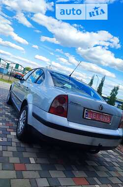 Седан Volkswagen Passat 2000 в Луцке