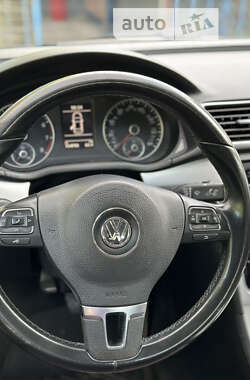 Седан Volkswagen Passat 2013 в Житомире