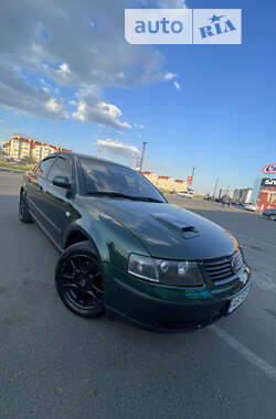 Седан Volkswagen Passat 2000 в Киеве