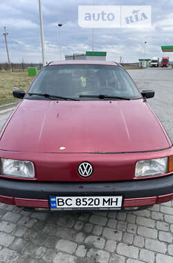 Седан Volkswagen Passat 1989 в Рава-Русской