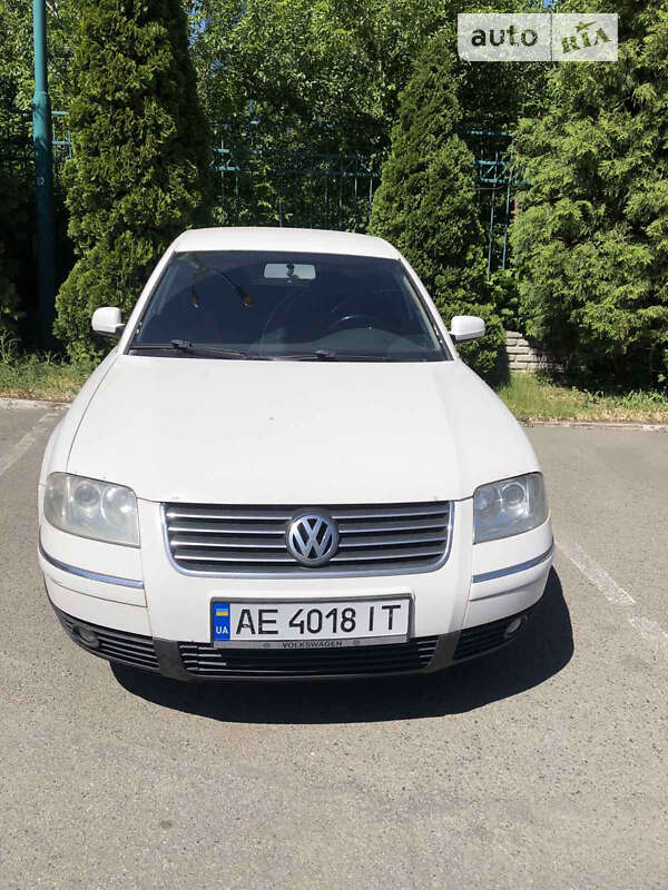 Седан Volkswagen Passat 2003 в Днепре