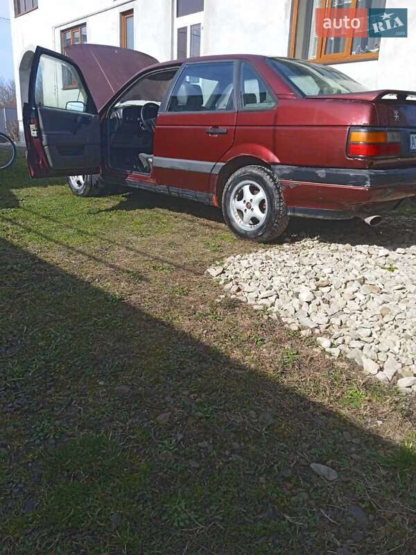 Седан Volkswagen Passat 1991 в Городенці