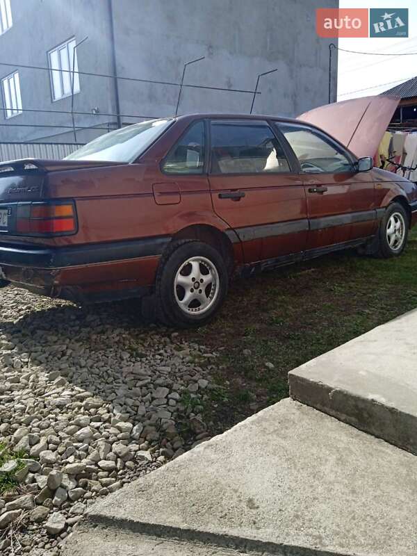 Седан Volkswagen Passat 1991 в Городенці