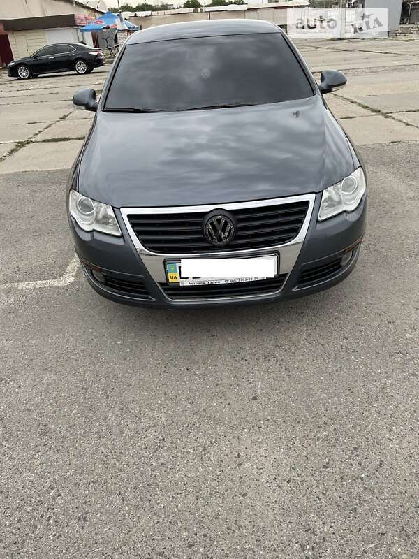 Седан Volkswagen Passat 2010 в Харькове