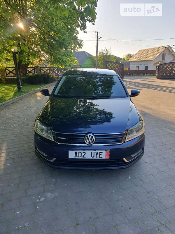 Седан Volkswagen Passat 2012 в Рожнятові