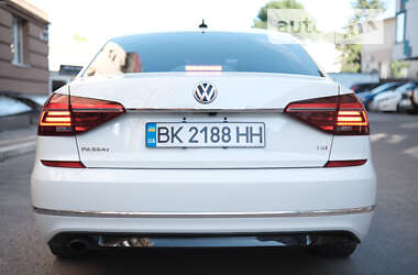 Седан Volkswagen Passat 2016 в Ровно