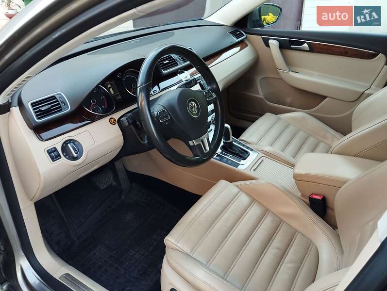 Універсал Volkswagen Passat 2011 в Луцьку