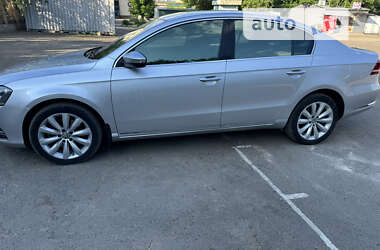 Седан Volkswagen Passat 2011 в Бобринці