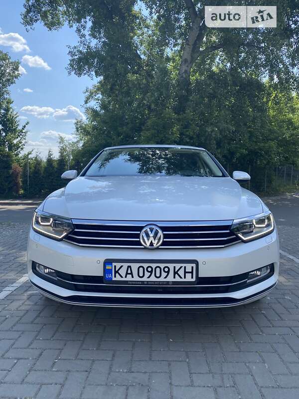 Седан Volkswagen Passat 2018 в Киеве