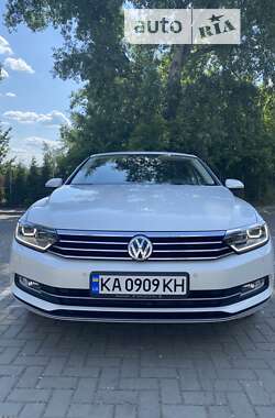 Седан Volkswagen Passat 2018 в Киеве