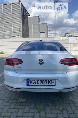 Седан Volkswagen Passat 2018 в Киеве