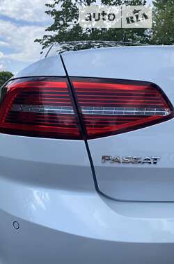 Седан Volkswagen Passat 2018 в Киеве