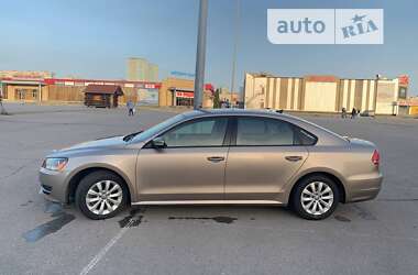 Седан Volkswagen Passat 2015 в Харькове