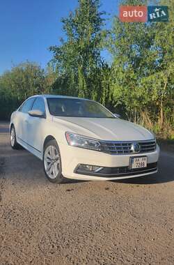 Седан Volkswagen Passat 2016 в Києві