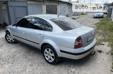 Седан Volkswagen Passat 2001 в Харькове