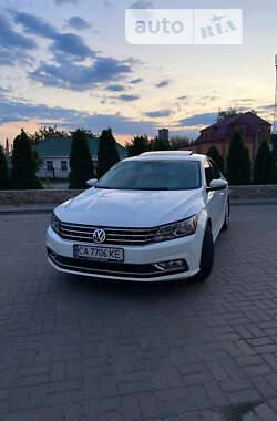 Седан Volkswagen Passat 2016 в Черкассах