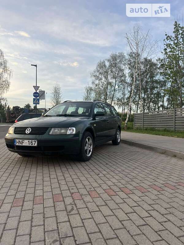 Универсал Volkswagen Passat 2000 в Львове