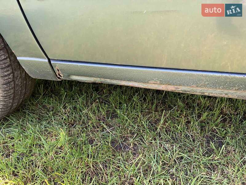 Седан Volkswagen Passat 1988 в Бродах