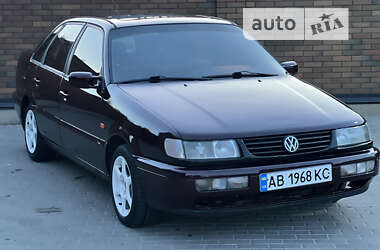 Седан Volkswagen Passat 1994 в Виннице