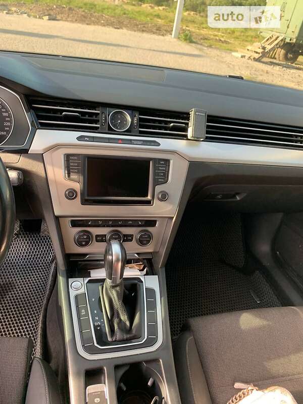 Універсал Volkswagen Passat 2015 в Львові