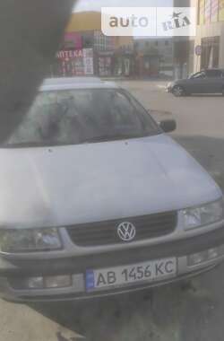 Седан Volkswagen Passat 1995 в Калиновке