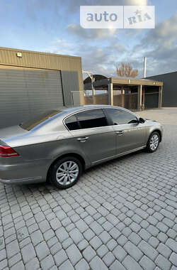 Седан Volkswagen Passat 2012 в Львове