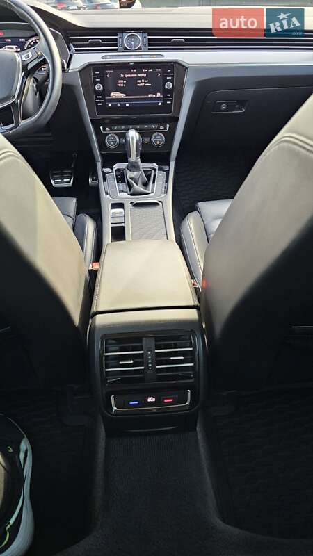 Універсал Volkswagen Passat 2017 в Глибокій