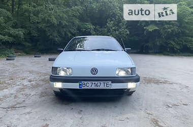 Седан Volkswagen Passat 1990 в Львове