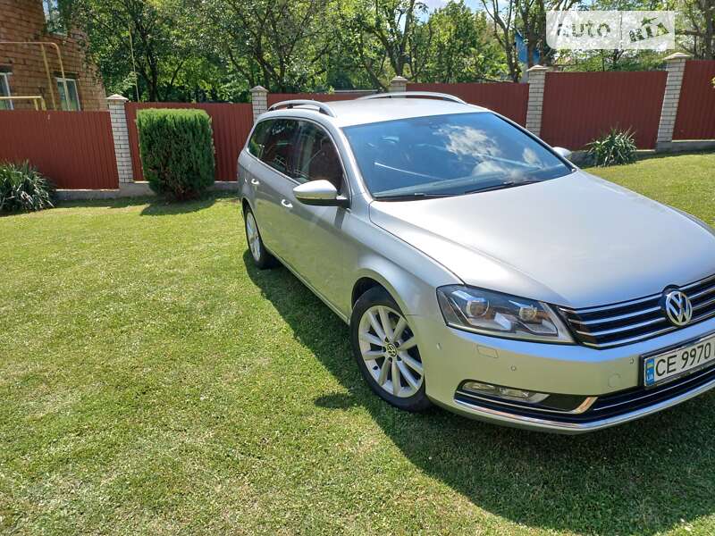 Універсал Volkswagen Passat 2012 в Чернівцях