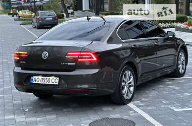 Седан Volkswagen Passat 2015 в Ужгороді