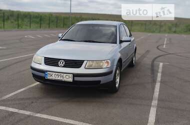 Седан Volkswagen Passat 1997 в Рівному