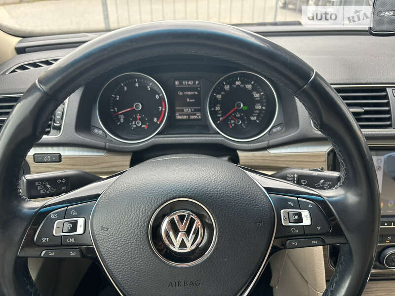Седан Volkswagen Passat 2016 в Львові