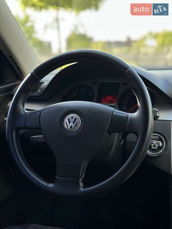 Седан Volkswagen Passat 2009 в Івано-Франківську