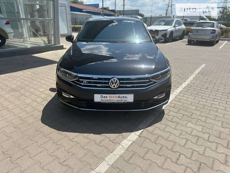 Седан Volkswagen Passat 2020 в Чернівцях
