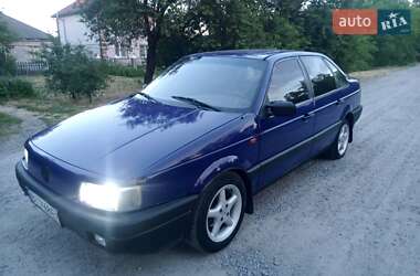 Седан Volkswagen Passat 1993 в Кременчуге