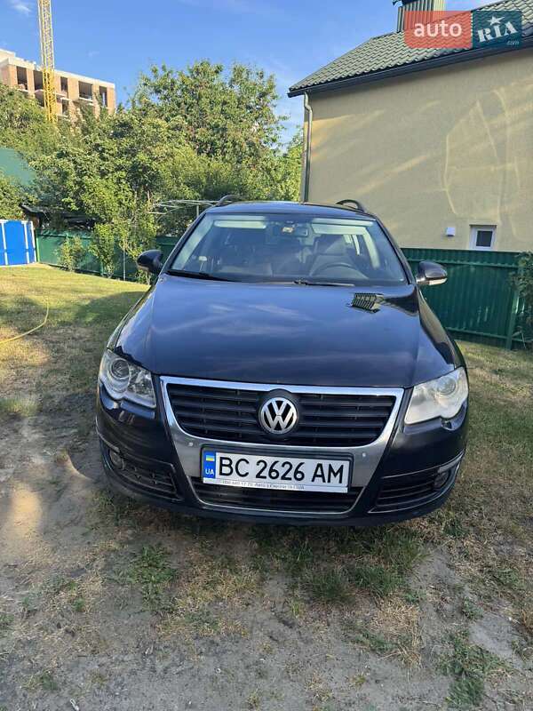 Універсал Volkswagen Passat 2010 в Львові