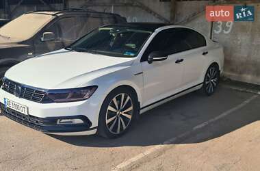Седан Volkswagen Passat 2015 в 