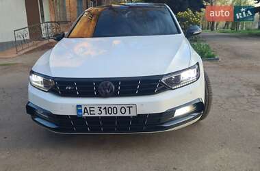 Седан Volkswagen Passat 2015 в 